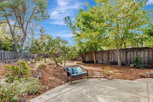 Building Photo - Elegant and Spacious 4Bedroom Sunnyvale Home