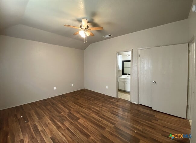 Building Photo - 3210 Toledo Dr