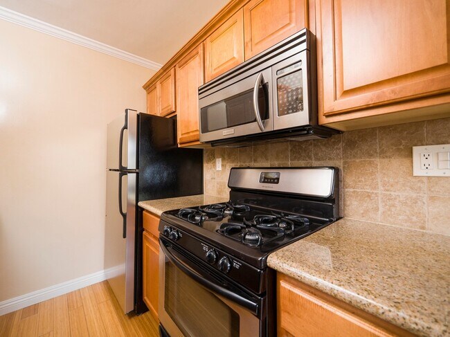 Interior Photo - 4718 Centinela Ave