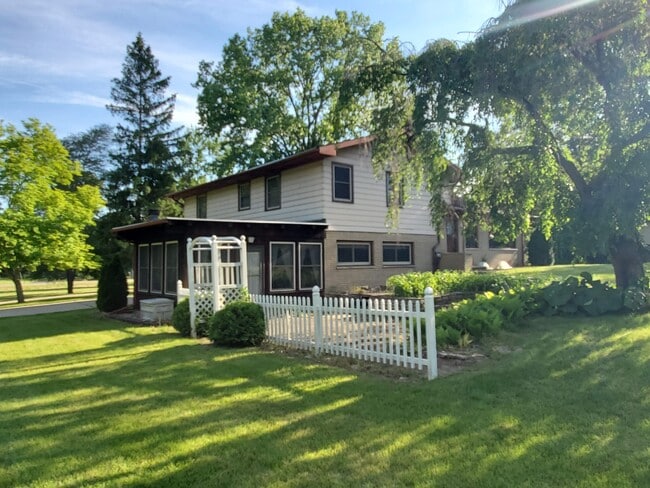 Rear View - 591 E Glenlord Rd