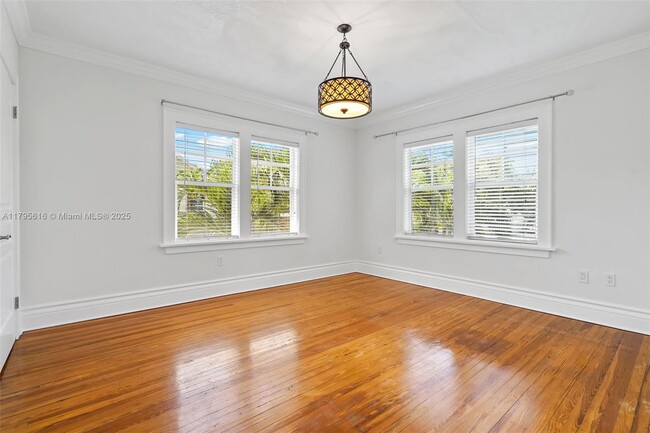 Building Photo - 1432 SW 11th St