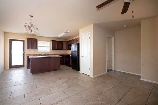 Building Photo - RECENTLY RENOVATED EASTSIDE HOME