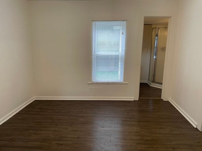 Building Photo - Adorable 1BR Home with Office/Den