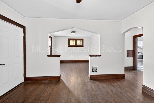 Building Photo - 5324 Nagel Ave