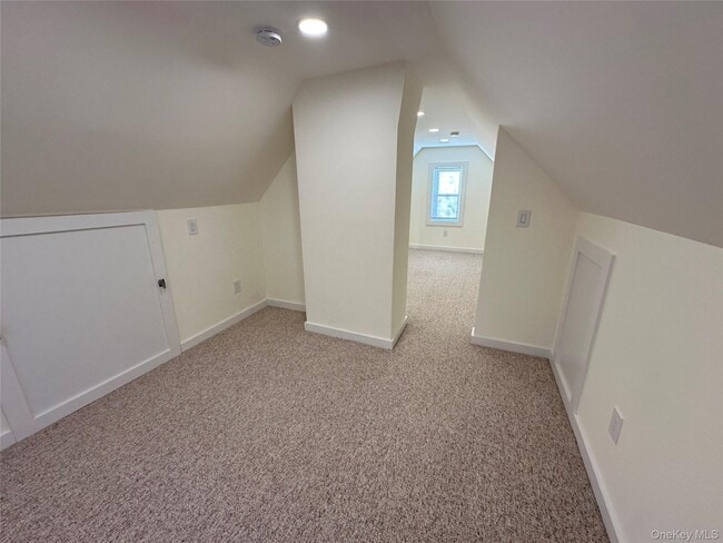 Building Photo - 18 W Maple Ave