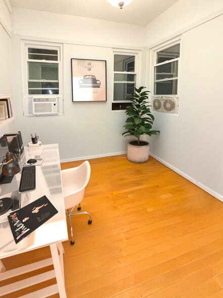 Building Photo - 2904 N Damen Ave