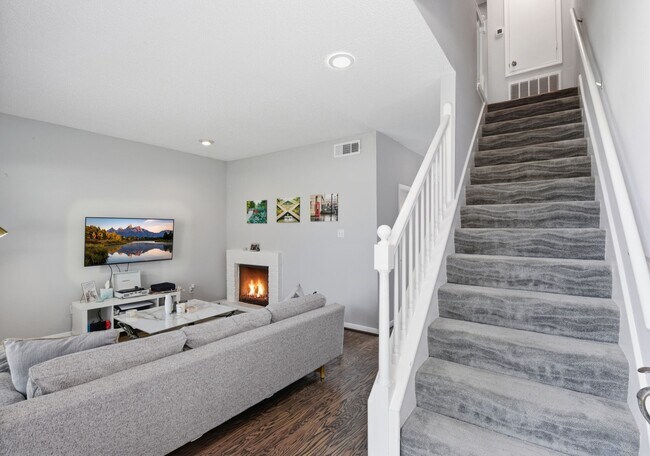 Building Photo - 1011 Fountain View Dr