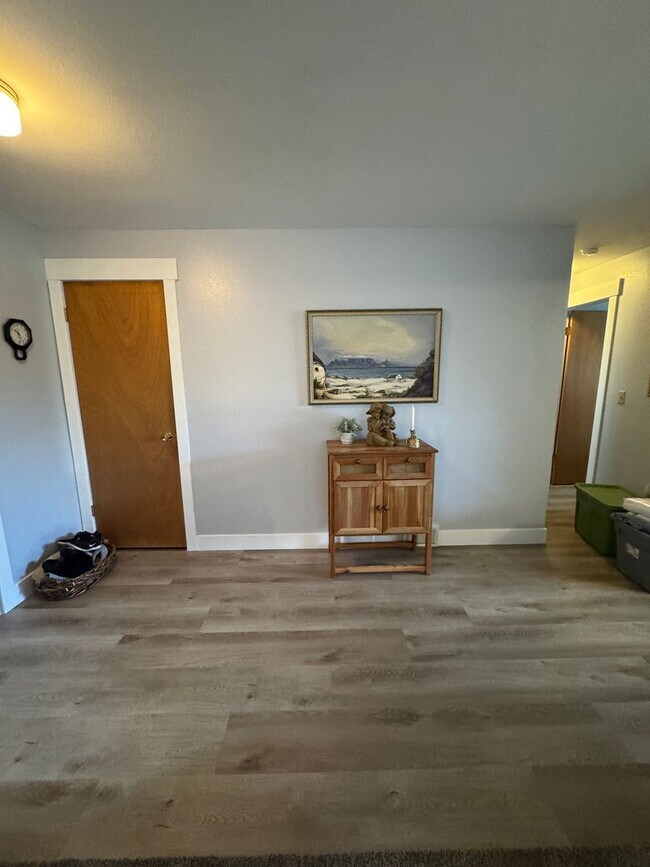 Building Photo - Spacious 4-Bedroom Home in Roosevelt, UT!