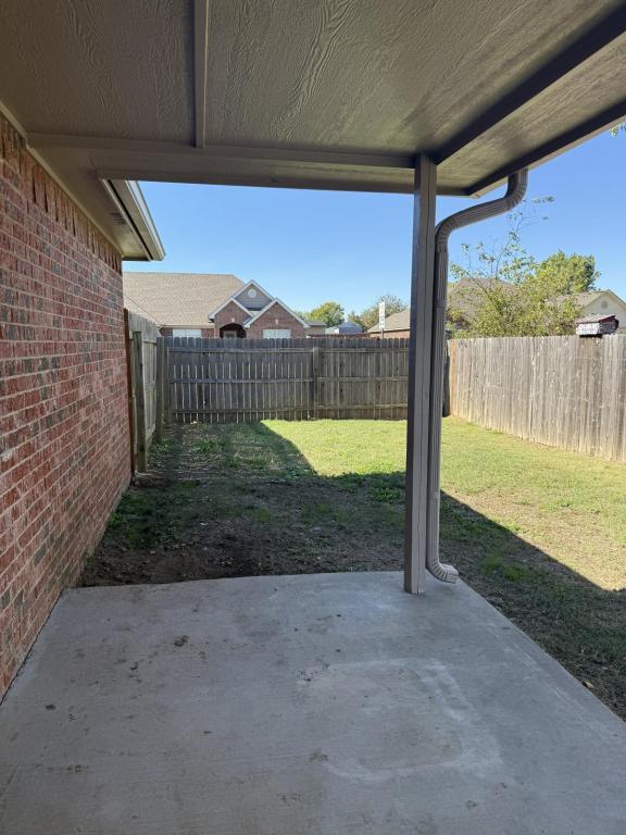 Building Photo - 2404 Pheasant Dr
