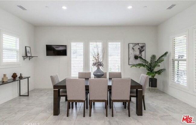 Building Photo - 20231 Bentley Way