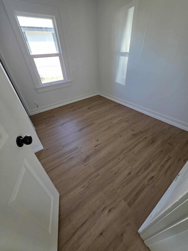 Building Photo - 310 Fir St