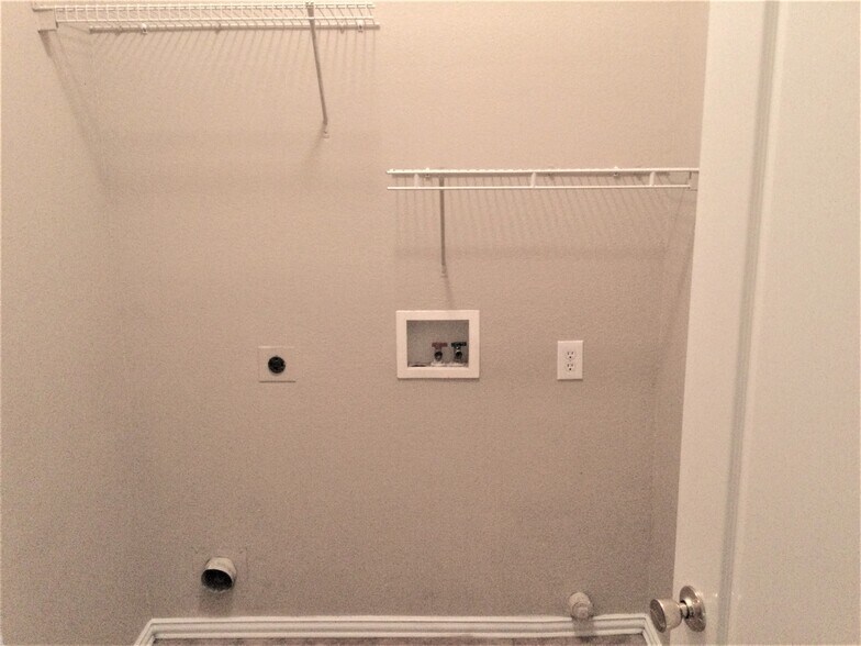 Building Photo - 923 Plumeria Dr