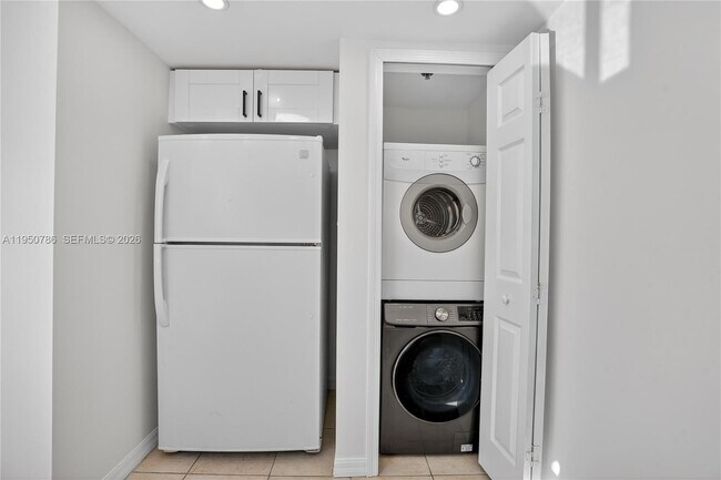 Building Photo - 2475 NW 16th St Rd