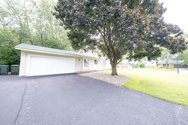 Building Photo - 14200 Elgin Ct