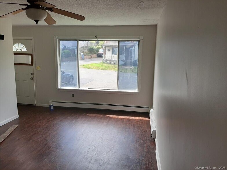 Building Photo - 107 Robin St
