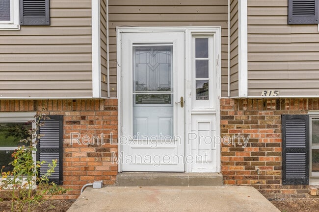 Building Photo - 315 S Eagle Creek Dr