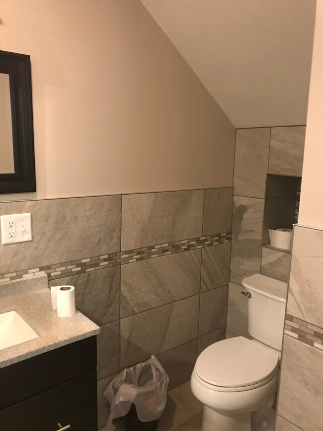 Building Photo - 314 Pleasant St