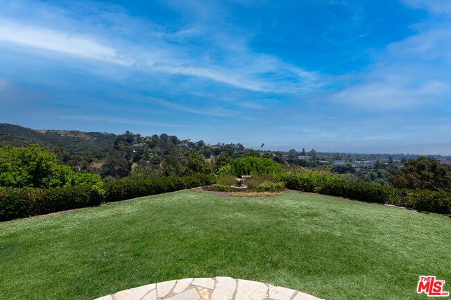 Building Photo - 1036 El Medio Ave