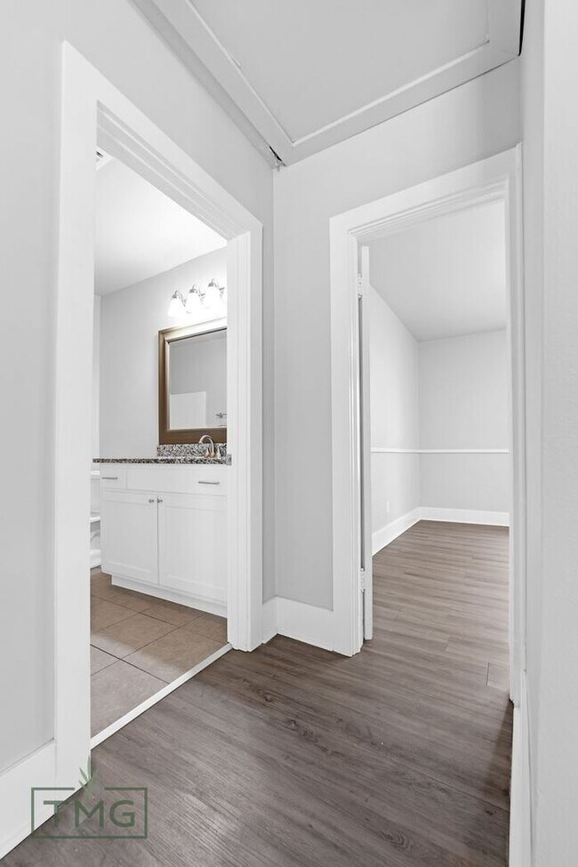 Building Photo - Completely Updated 2 Bed/2 Bath! ONE MONTH...