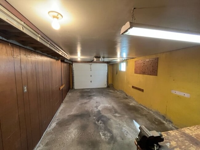 Building Photo - Single Family Home