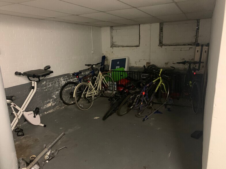 Building Photo - 8 Ransom Rd