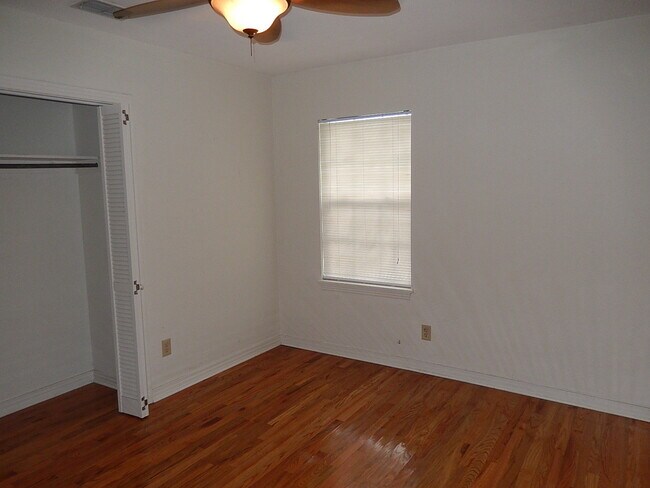 Building Photo - LOVELY 3/2 MIDTOWN House w/ Deck, Wood Flo...