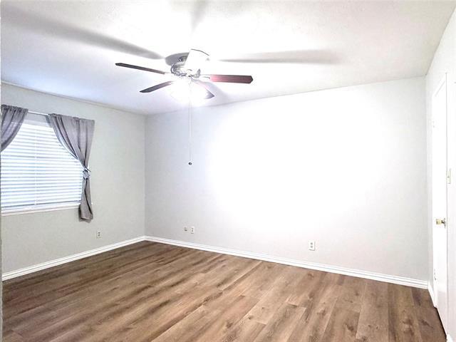 Building Photo - 220 Park Meadow Way