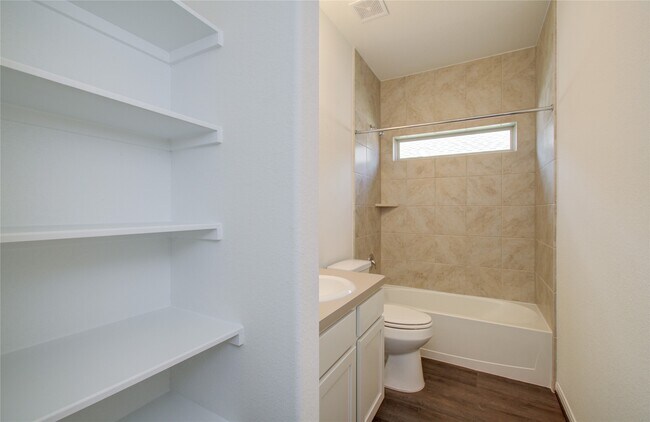 Building Photo - 8414 Beacon Bay Cir