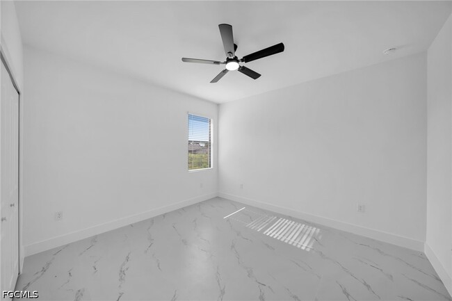 Building Photo - 4982 Fairway Ct