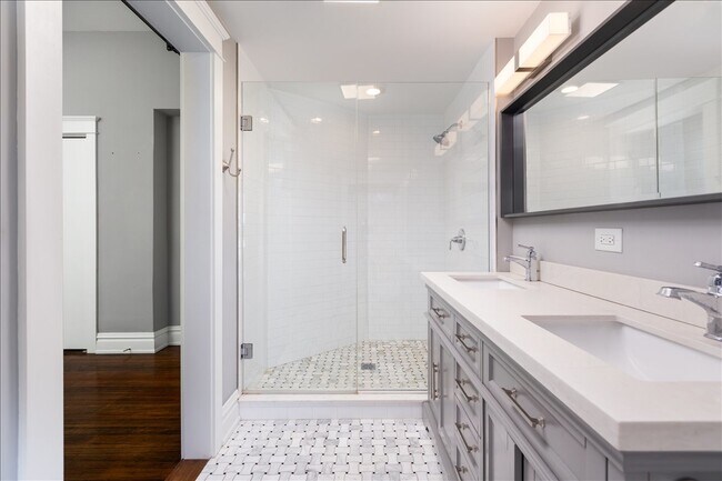 Building Photo - 18 N Main St