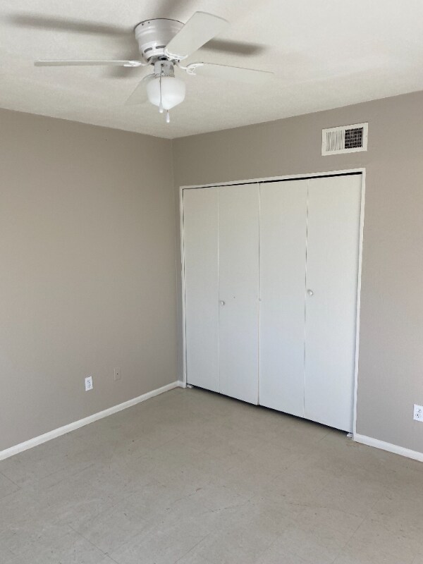 Building Photo - 403 E Quail Ave