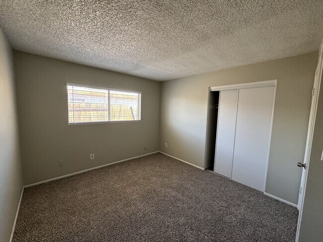 Building Photo - 5723 N 68th Dr