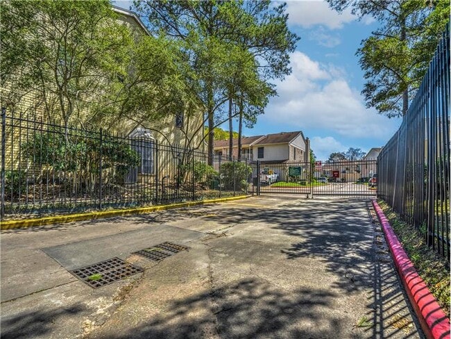 Building Photo - 746 Country Pl Dr