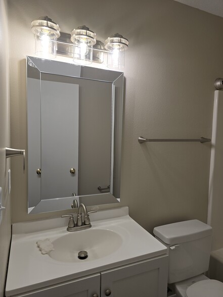 Basement Bathroom - 994 38 1/2 Ave W