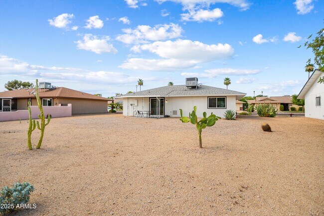 Building Photo - 12543 W Parkwood Dr