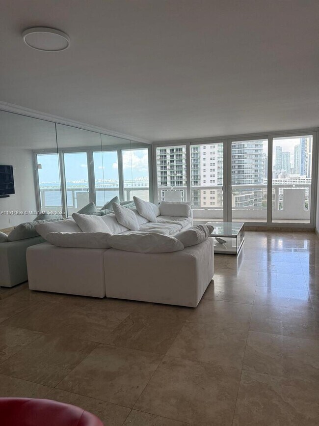 Building Photo - 1717 N Bayshore Dr