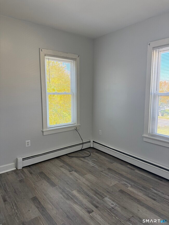 Building Photo - 2657 Main St