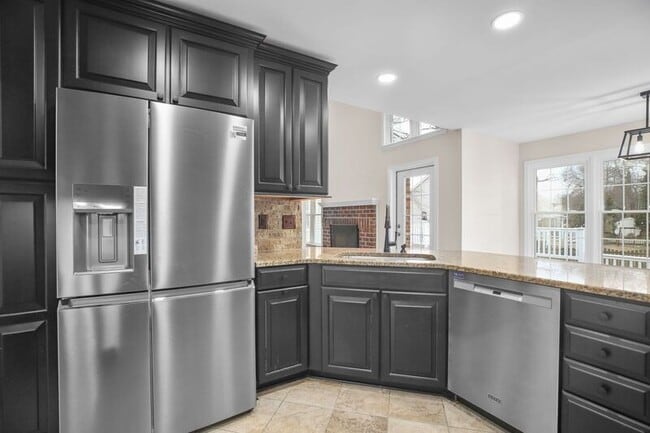 Building Photo - 6000 Blackstone Blvd