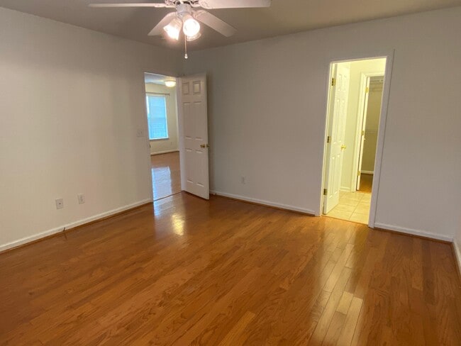 Building Photo - 128 Photinia Dr