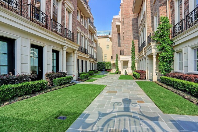 Building Photo - 1909 Revere St