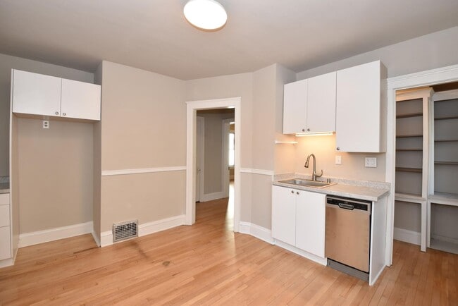 Building Photo - 1567 S 77th St