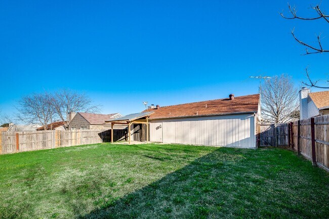 Building Photo - Charming 3-Bedroom Home with 2 Baths in Prime Fort Worth Location