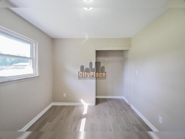 Building Photo - 7504 Honnen Dr N
