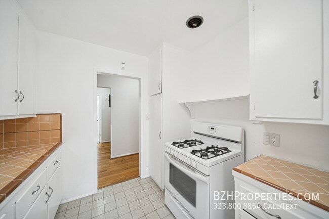 Building Photo - 1306 Havenhurst Dr