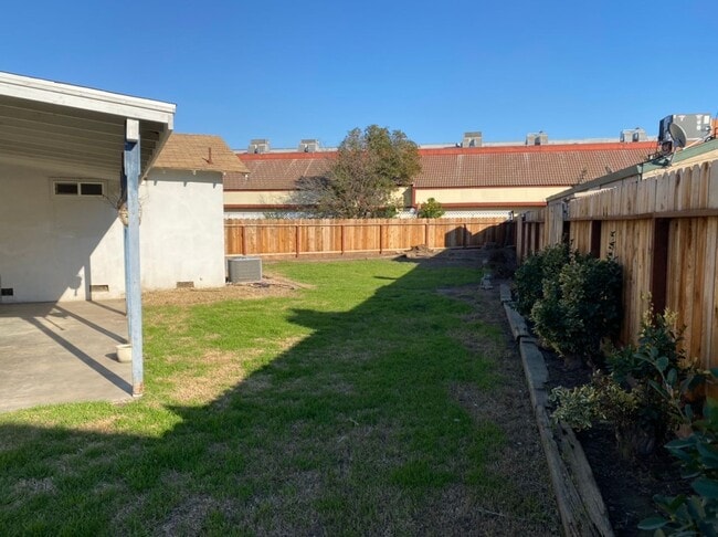 Building Photo - 3 bedroom single story located in an estab...