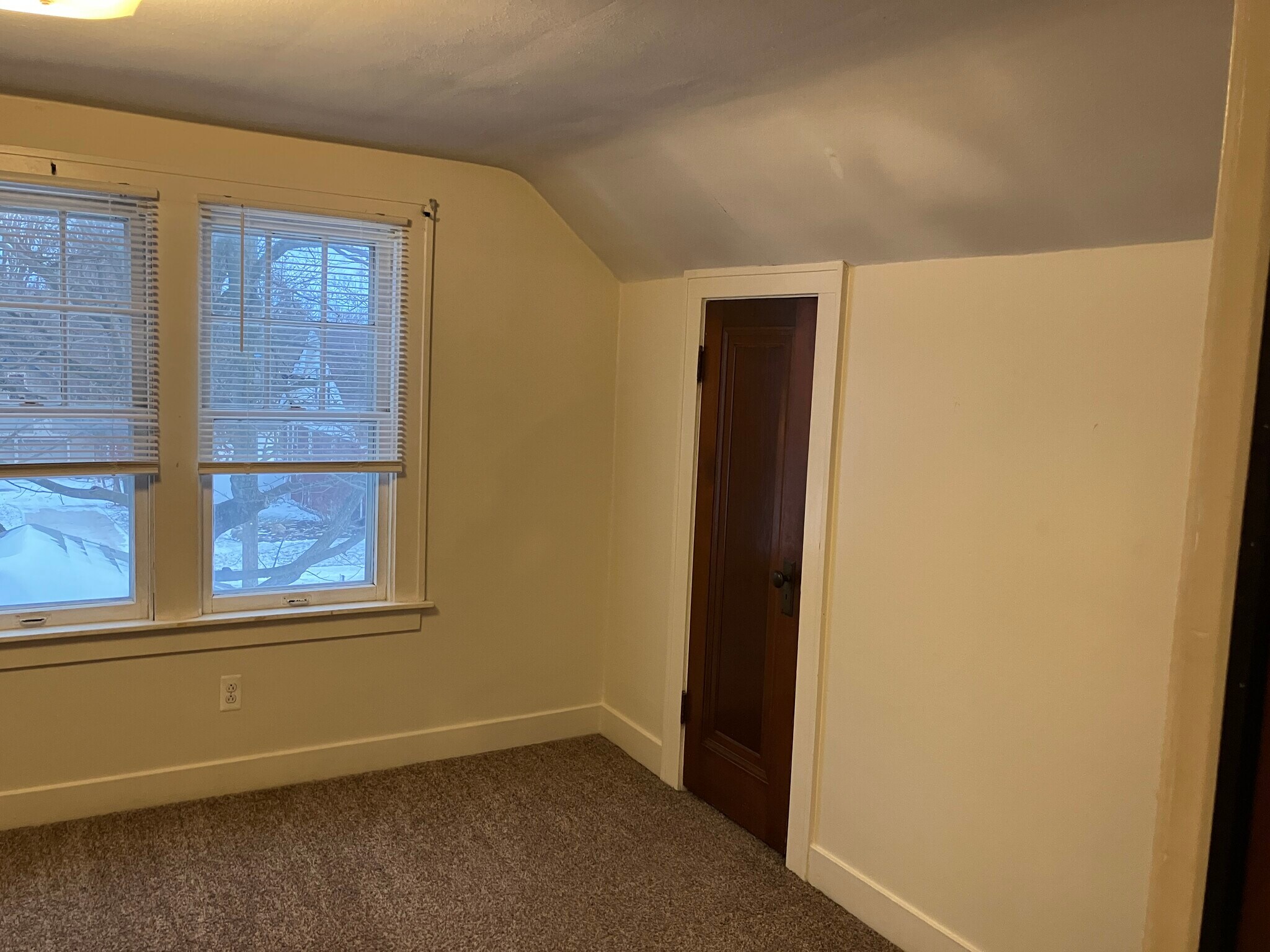 Master Bedroom - 222 N Court St