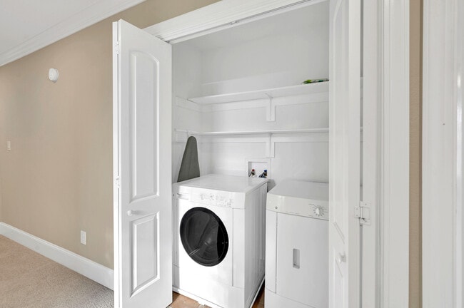 Building Photo - Brook Hollow