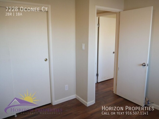 Building Photo - 2 Bed 1 Bath 827 Sq. Ft. Citrus Heights Du...