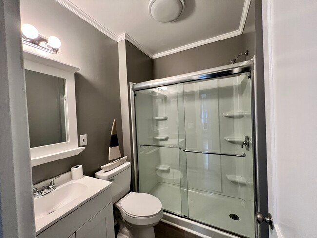 Full Bath. - 80 Cherry St