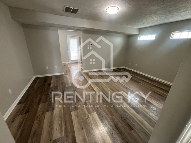 Building Photo - Newly Renovated 3-Bed, 1.5-Bath Townhome with Garage!